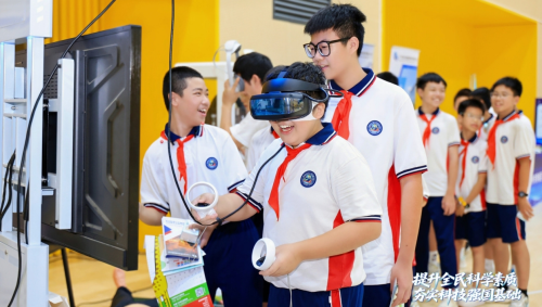 2025年广州黄埔区全国科普月活动走进铁铮学校，尼古拉科技以创新科普形式助力青少年素养提升